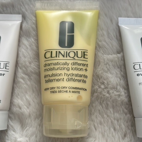 Clinique Gift Set - Picture 4 of 13